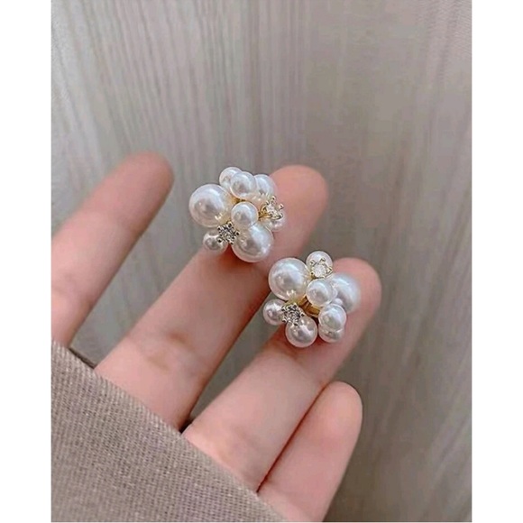 Anthropologie Audrey Pearl Cluster and Rhinestone Classy Stud Earrings - Picture 3 of 3